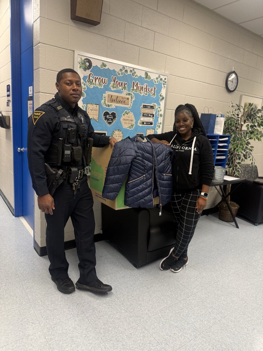 WOMSWildcats's tweet image. A huge thank you to SRO Parkinson and the Fayetteville Police Department for blessing our Wildcats with warm coats this season! Your support keeps our students covered, cared for, and reminded that community matters. 💙❄️ #WildcatWay #CommunityStrong