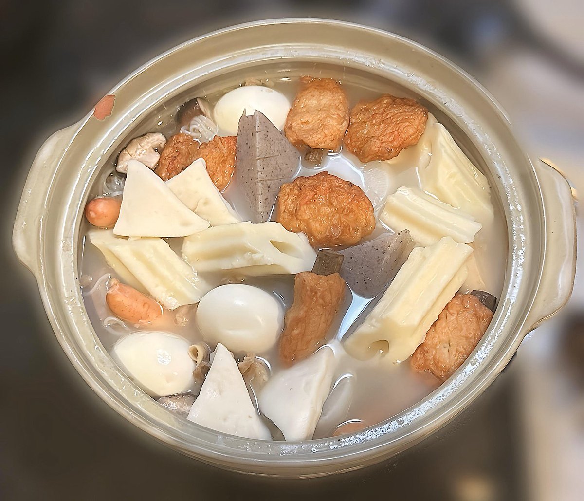 頂いた「安納」芋焼酎と共に、馬刺し🐴←常に家にストックしてる♡
先日は鳥刺しを求めて🐓
今晩はおでん(鶏だし)🍢←沢山作った方が美味しいって言うけど流石にやり過ぎた。笑
⁡
オシャレ度皆無な飲んべぇ女子の日常。