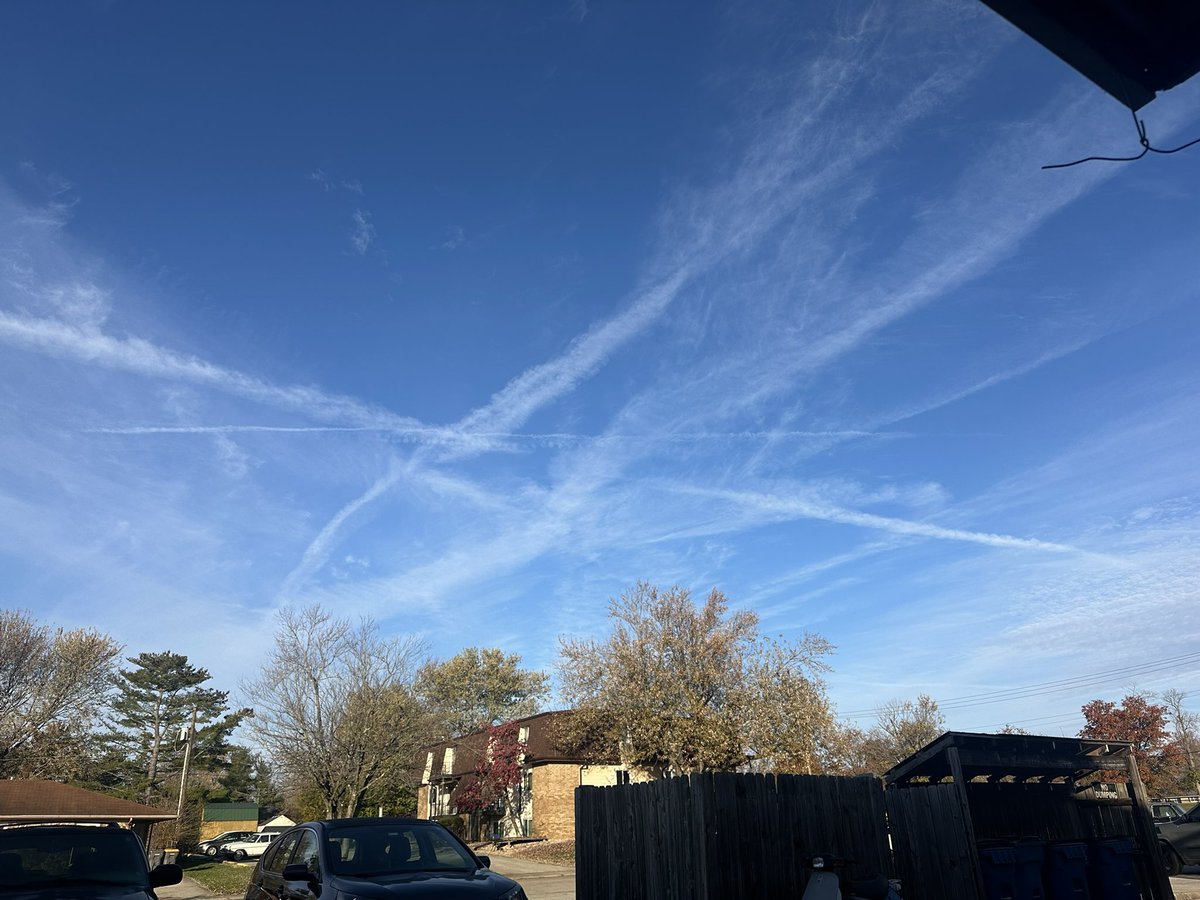 <a href="/nogps1/">nogps</a> On the left, the sky during the shutdown. On the right, today.