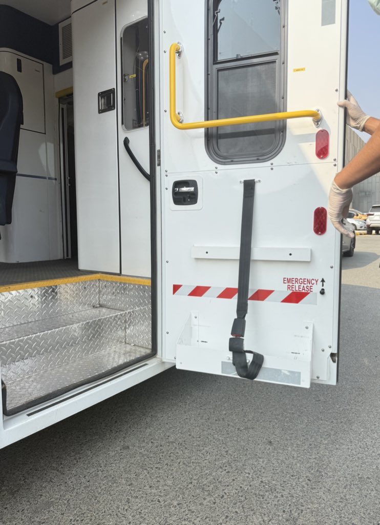 itq_a7's tweet image. فعاليات بلوك المسك be like: 🦴💥