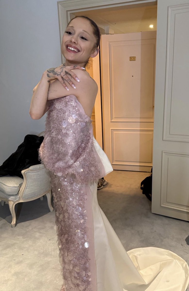 graciescomet's tweet image. I HAVE TEARS