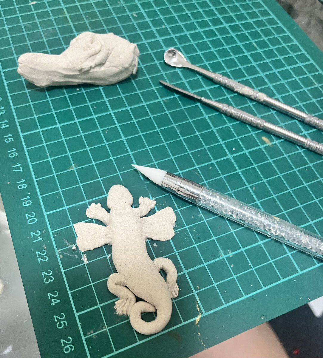 vunapi_5566's tweet image. 軍艦島編で出てきたクルタの伝説にある黄金のペンダント。石粉粘土で作ったの
アタシってば天才ねぇ〜💖

#フジ版ハンターハンター
#hunterxhunter 
#クラピカ