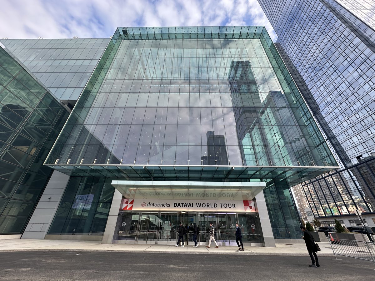 Data_AI_Summit's tweet image. #DataAIWorldTour NYC starts now! 🗽

Thousands of data leaders, innovators, and visionaries are here to explore the next frontier of AI. We’re super excited to share the latest advancements in AI agents, Agent Bricks, Lakebase, and more.