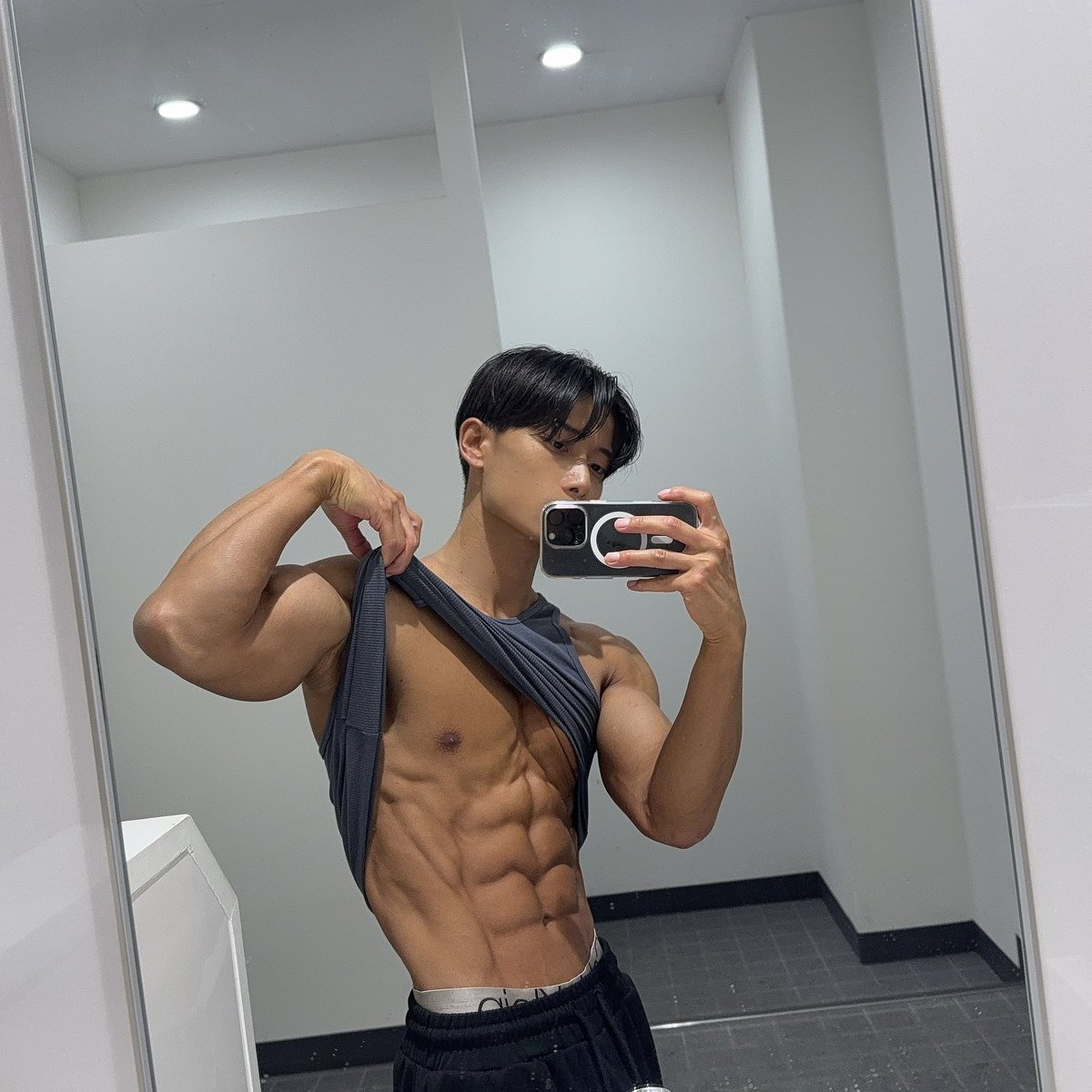 Raychan_fit's tweet image. イケおじ目指して努力した結果‼️

←30歳         37歳→