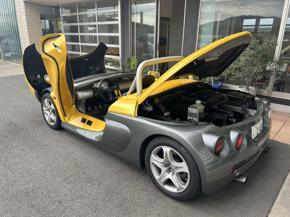 新入荷車両情報
ルノースピダー　ソットヴァン
1万キロ台のソットでオリジナルを保った個体が入荷しました！
マフラーはオレカ製ですが、
オリジナルもあるので戻すか迷いどころです。
やっぱりスピダー行くならソットでしょ！