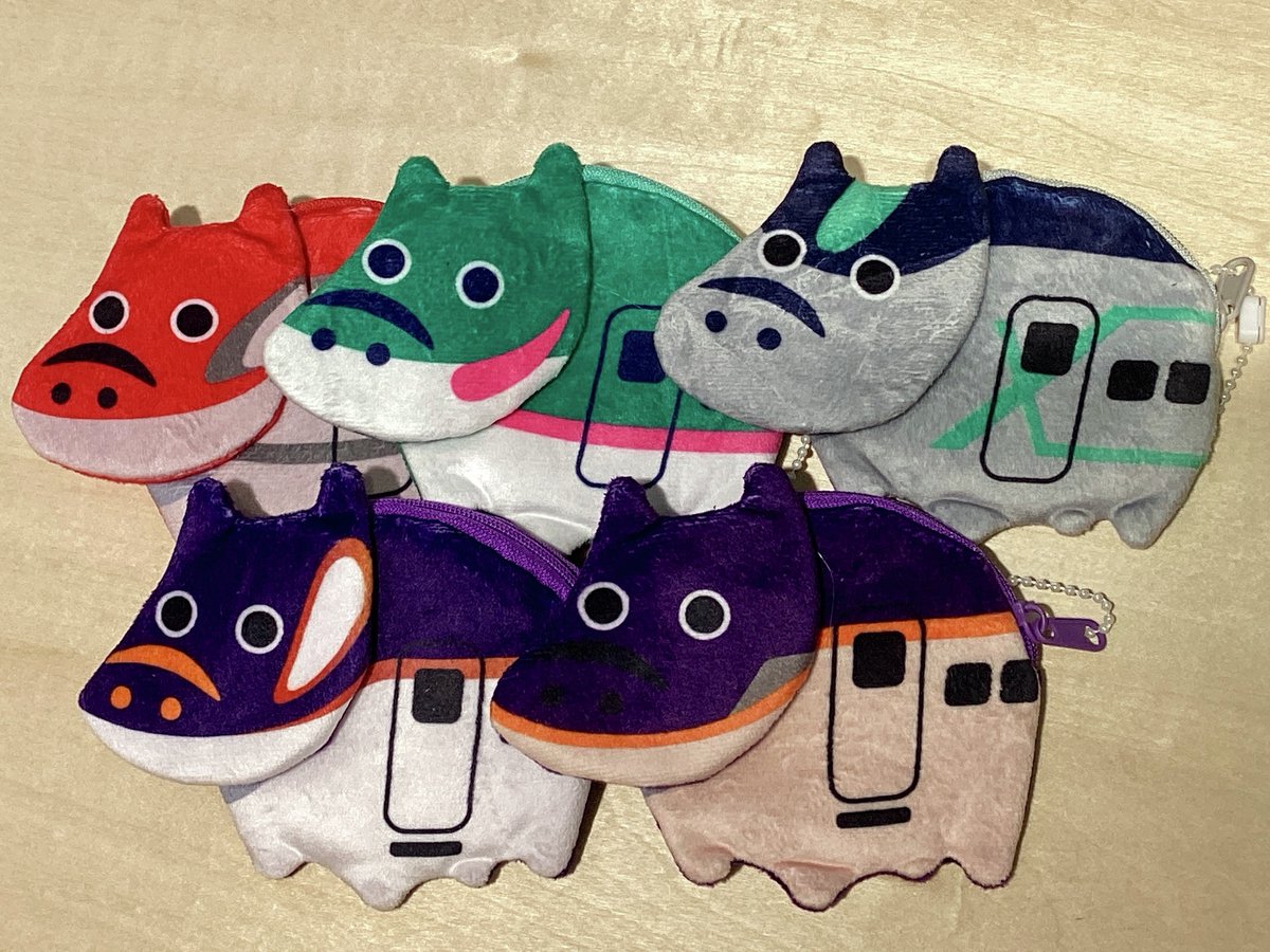 とっても可愛い「新幹線べこ」のコインケースをご紹介🚄✨
デフォルメされたフォルムと、ふわふわの手触りがたまりません😝
小銭入れや小物入れとして使えて、全種類集めたくなる可愛さです💕

『新幹線べこ コインケース 各種』
価格：500円（税込）

取扱店舗
レールヤード大宮店／秋葉原店