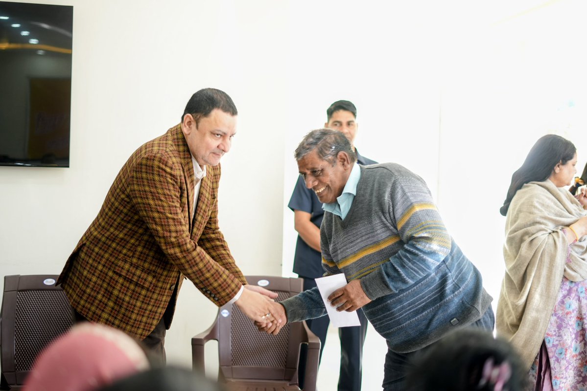 sudhirhp's tweet image. सेवा परमो धर्मः
आज रक्कड़ कार्यालय में नवजीवन फाउंडेशन द्वारा आयोजित कार्यक्रम में शामिल हुआ।
समाज सेवा के प्रति समर्पित ऐसे प्रयास न केवल जरूरतमंदों के जीवन में नई ऊर्जा भरते हैं, बल्कि समाज में सकारात्मक परिवर्तन की प्रेरणा भी देते हैं।