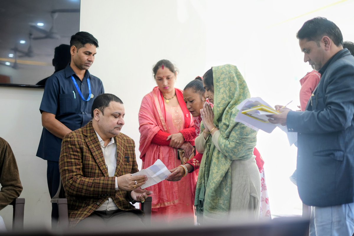 sudhirhp's tweet image. सेवा परमो धर्मः
आज रक्कड़ कार्यालय में नवजीवन फाउंडेशन द्वारा आयोजित कार्यक्रम में शामिल हुआ।
समाज सेवा के प्रति समर्पित ऐसे प्रयास न केवल जरूरतमंदों के जीवन में नई ऊर्जा भरते हैं, बल्कि समाज में सकारात्मक परिवर्तन की प्रेरणा भी देते हैं।