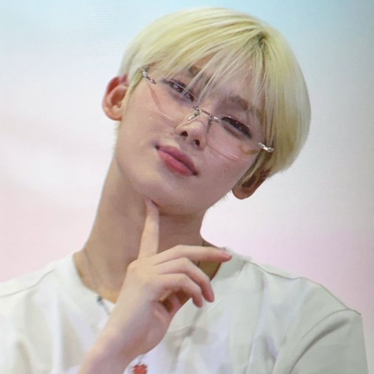 ftalsunoo's tweet photo. this blonde sunoo was everything to me https://t.co/FZnSnroZkt
