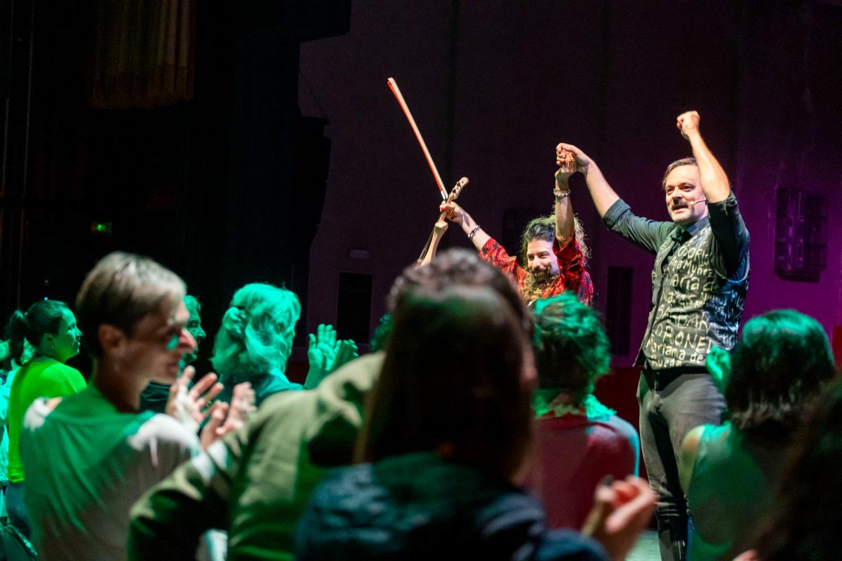 TeatroHumorSF's tweet photo. #ElFestivalEnImágenes

La Líquida con su música y humor hace la trilogía de "Oh, Vino", "Hambre" y "Ellas de Oro" https://t.co/9ZGknjsERp