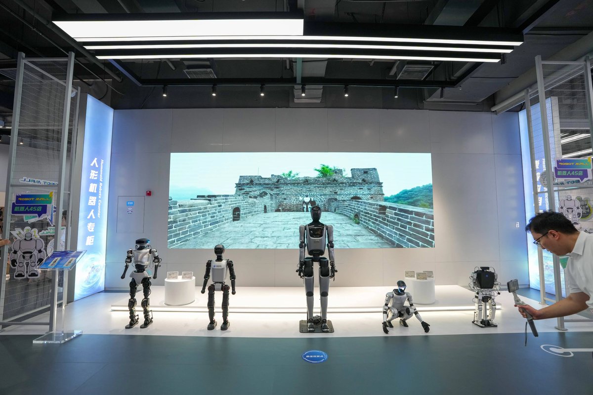 AmzChina's tweet image. What’s inside #Beijing’s hottest #RobotMall &amp;amp; robot-theme restaurant?The world’s first embodied #intelligence, it’s got over 100 robot models on display. Test their skills in real scenarios, enjoy fully immersive human-robot interaction &amp;amp; even buy a robot like buying a car!#robot