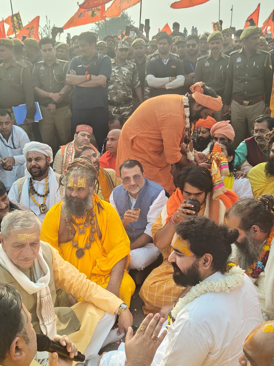 nishikant_dubey's tweet photo. बाबा बागेश्वर जी की प���यात्रा में शामिल हुआ https://t.co/rMkR0nRWMQ