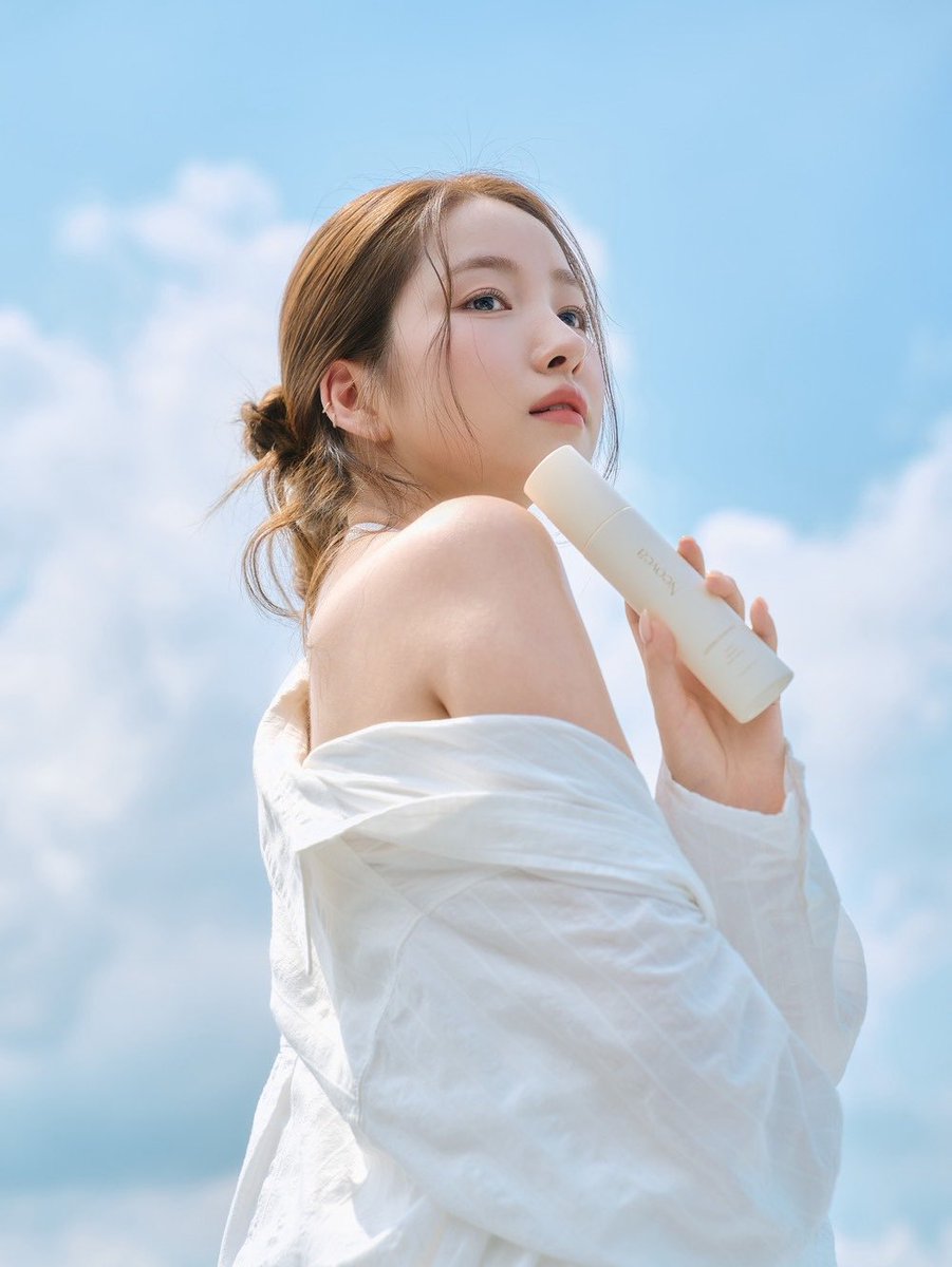 Season_Of_YuuuZ's tweet photo. ソウォンさんが基礎スキンケアブランド"Neovea (네오베아)"を設立……!!!!🥹🥹

CEOキム・ソウォンカッコよすぎるし、早く買いたいですいくらでも買います()🦊
#네오베아 #Neovea #소원 https://t.co/wc2azIZvzk