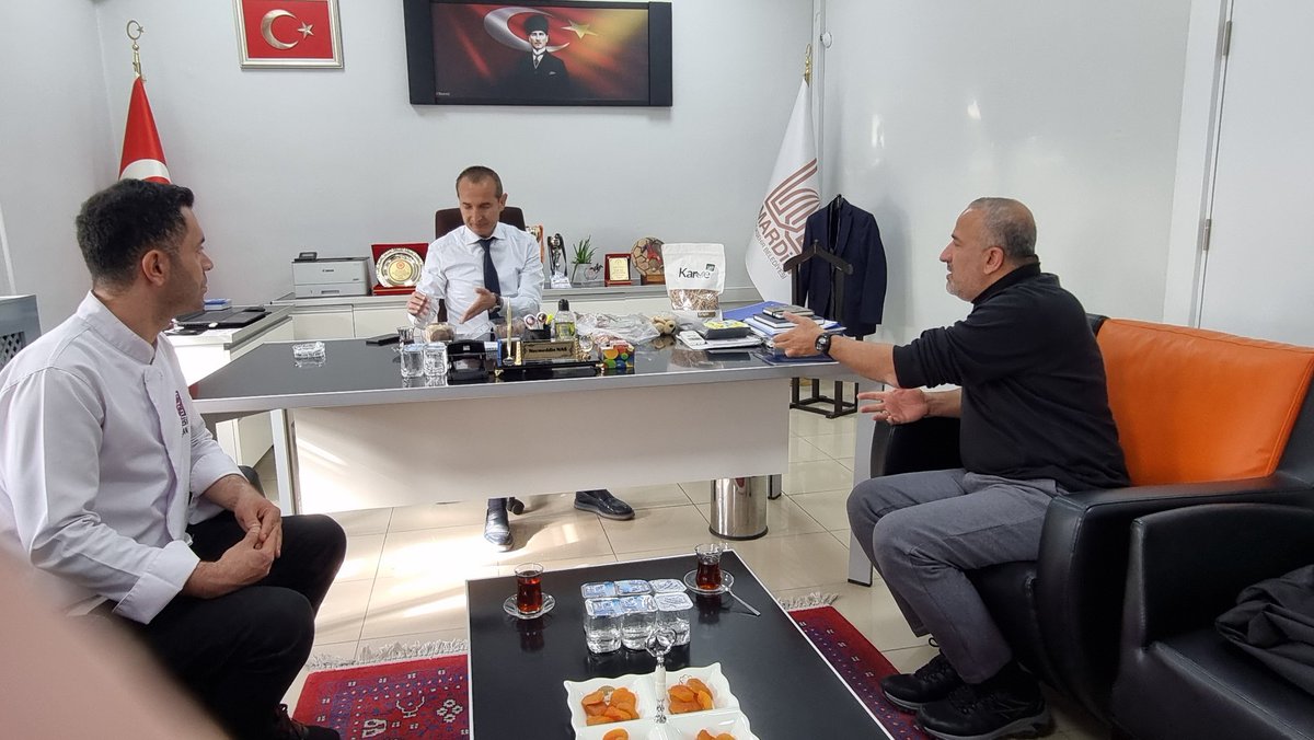 MAÜ Kampüs Glütensiz Kafe &amp; Fırın olarak, glütensiz ürünlerimizin tanıtım çalışmaları kapsamında kamu kurumlarıyla görüşmelerimizi sürdürüyoruz.
Bu kapsamda Mardin B.B Sosyal Hiz. Daire Baş. Sn. Necmettin Nas’ı ziyaret ederek ürünlerimizi tanıttık.
<a href="/ibrahimozcosar/">ibrahim özcoşar</a>
<a href="/mardinartuklu/">Mardin Artuklu Üniversitesi</a>