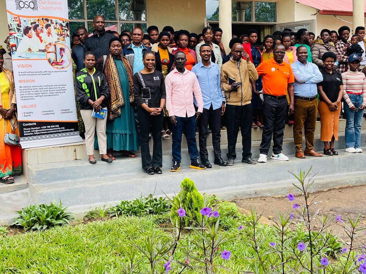 As I sit on this panel in front of local leaders&amp;business professionals, I no longer doubt myself. I believe that, if given opportunities every girl&amp;woman can achieve her goals”. 𝑨𝒍𝒊𝒄𝒆 𝒉𝒊𝒈𝒉𝒍𝒊𝒈𝒉𝒕𝒆𝒅 𝒅𝒖𝒓𝒊𝒏𝒈 𝑵𝒆𝒕𝒘𝒐𝒓𝒌𝒊𝒏𝒈&amp;𝑬𝒙𝒉𝒊𝒃𝒊𝒕𝒊𝒐𝒏 𝒆𝒗𝒆𝒏𝒕.