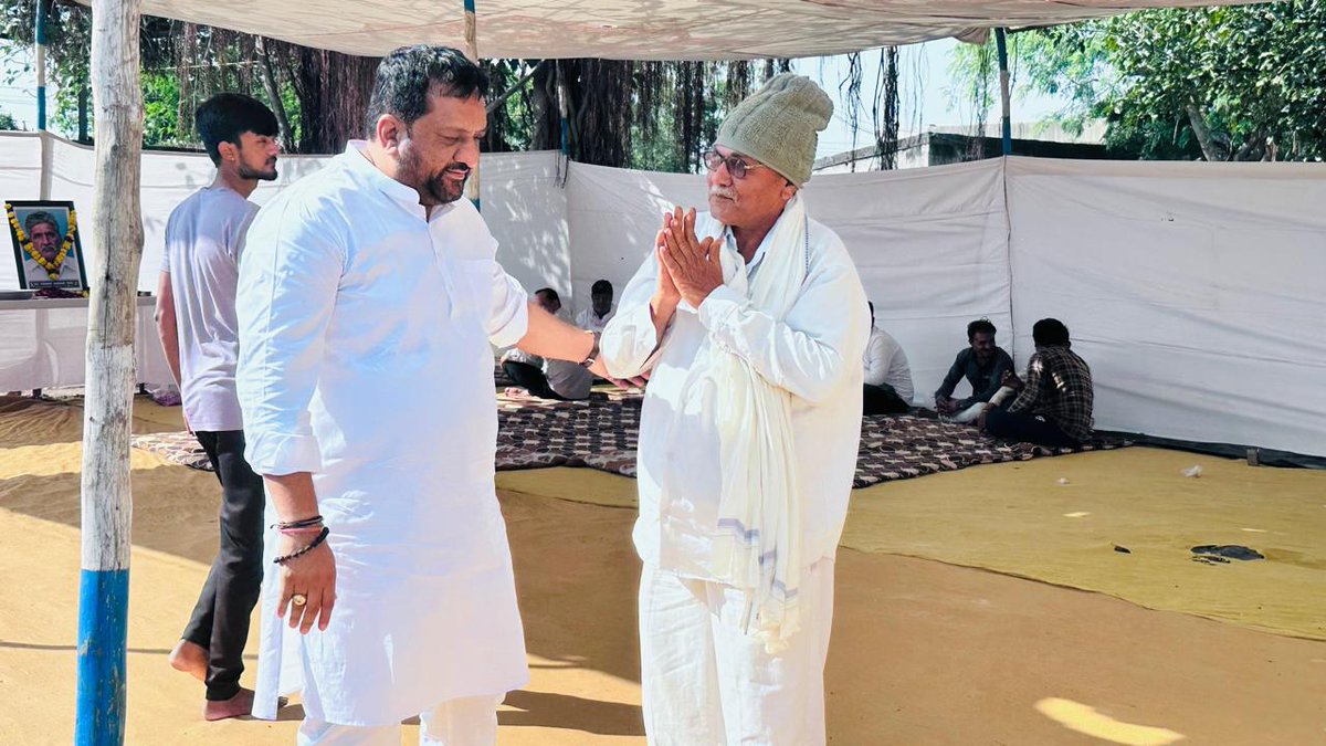 Kiritbhai_Patel's tweet image. 📍કરેણી (કેશોદ)
કેશોદ તાલુકા ભાજપ યુવા આગેવાન શ્રી વિજય ભરડા ના પિતાશ્રી સ્વ. નગાભાઈ ભરડા ના દુઃખદ અવસાનના પ્રસંગે આજે કરેણી ગામે પહોંચી તેમના પરિવારજનોને શોક સંવેદના વ્યક્ત કરી.
પરમાત્મા સ્વર્ગસ્થ આત્માને શાંતિ આપે અને પરિજનોને આ અગમ્ય શોક સહન કરવાની શક્તિ આપે — એવી પ્રાર્થના.…