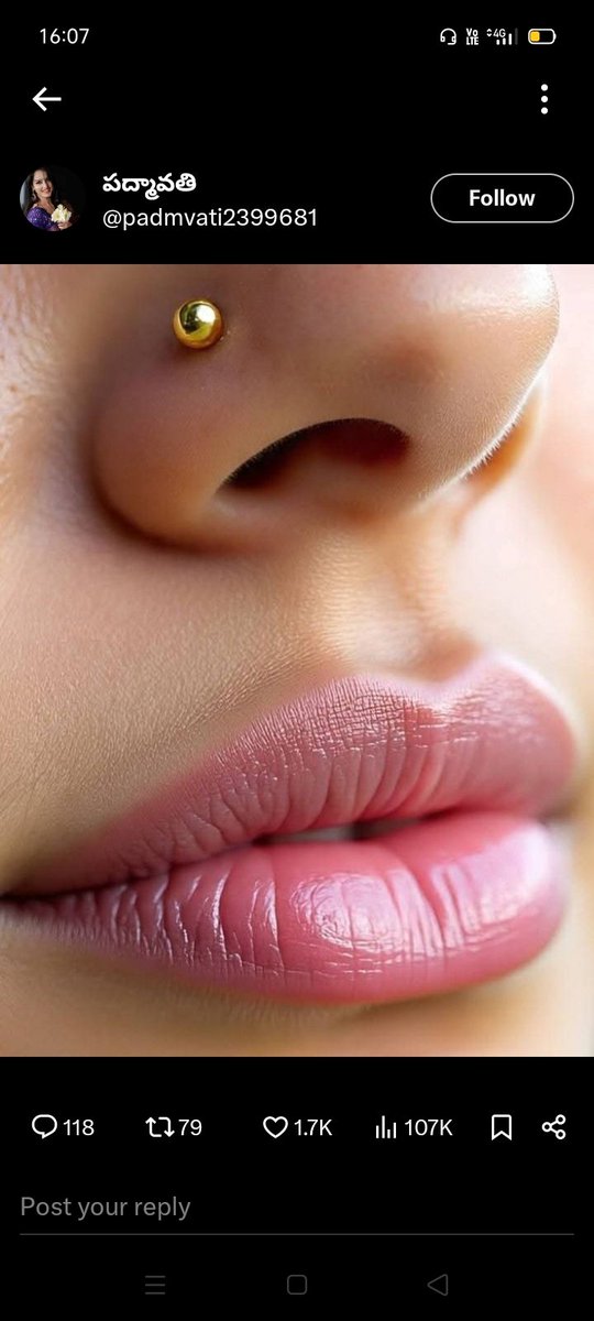 अधखुले होंठ उसके साफ साफ निमंत्रण थे,
पर मेरे क़दम थे कि उठ उठ कर ठहर जाते थे।