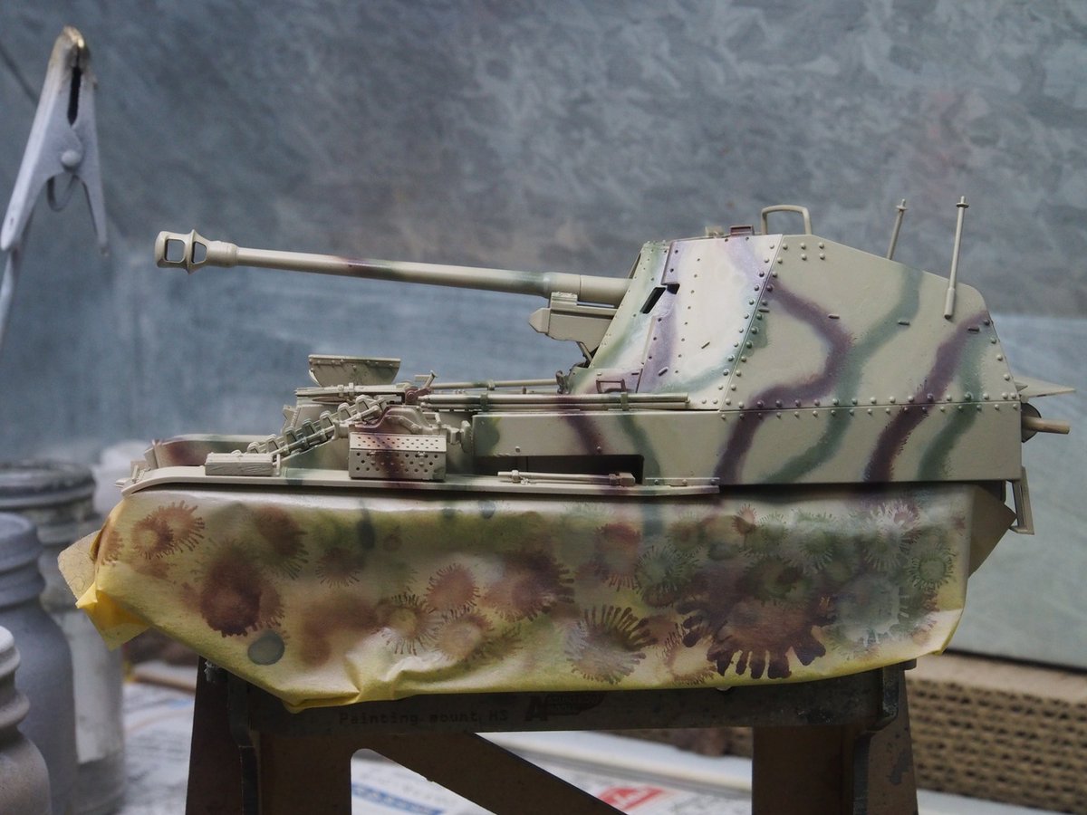 タミヤマーダーⅢM 昨日に続いて三色迷彩、塗装図に近づけるために修正