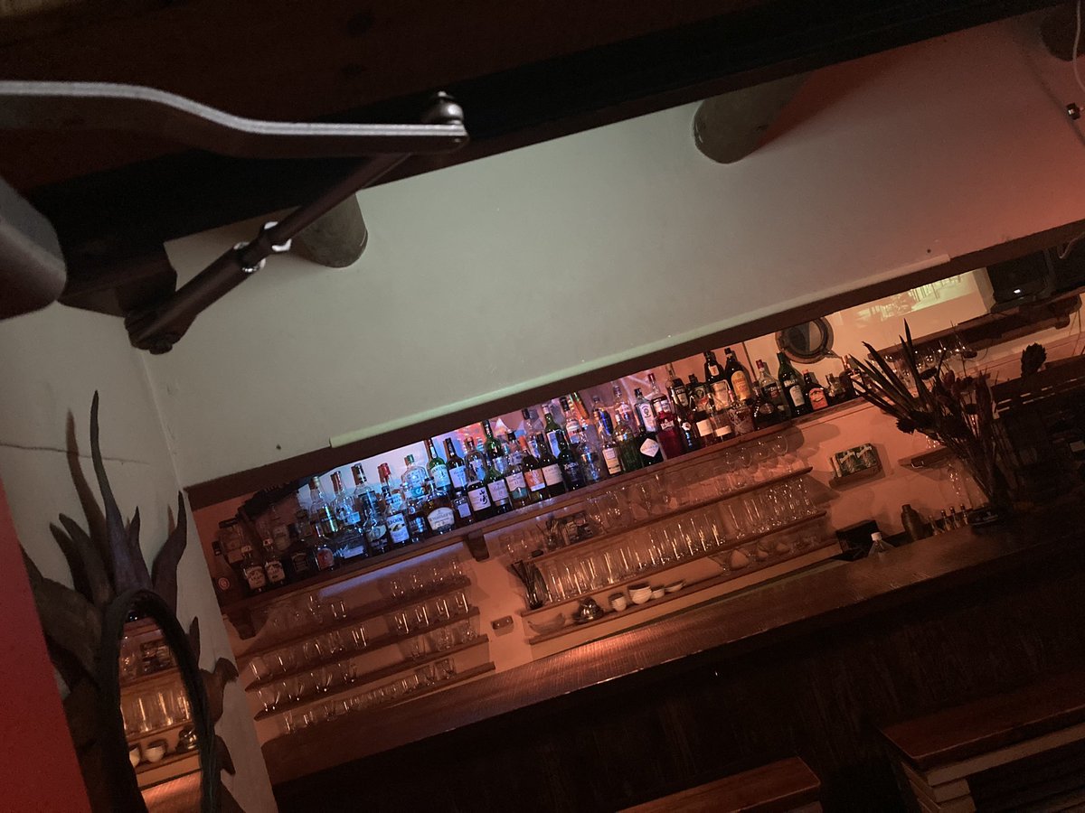 BARTWOTHREE's tweet photo. [昨夜のbar23 vol46]
・ハードロック��好きになったきっかけは？
・ローソンあるある
・弁護士あるある
な感じで盛り上がりました😌

barは色々なジャンルの裏？話が聞けて楽しいです☺️
本日第3木曜日、
お休みさせていただきます🙇‍♂️

また明日から宜しくお願いします🍸

#西新bar #西新バー　#bar23 https://t.co/7SZ8CYkpAx