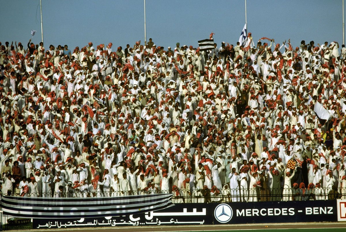 الغير شبابي مستغرب مايحدث للشباب من تجاهل وعدم دعم وخصخصة وغيره
فما بالك بالشبابيين أنفسهم ؟ !!!
شباب التاريخ والبطولات والإنجازات 
أخبرني بصراحة : ماذا يحدث لك ؟