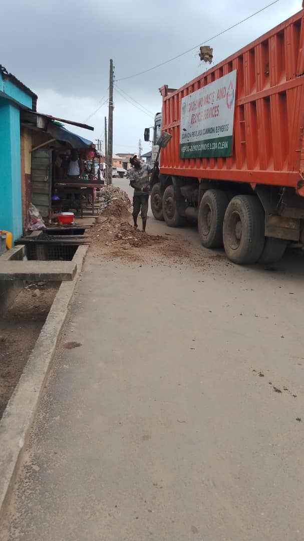 As part of our efforts on environmental management, Alli Lane &amp; Abidogun Street channels have been completely desilted to prevent flooding &amp; boost safety! Residents are now assured of no flood risks during rain. More upgrades are coming!
#HEWAAgenda #JAKOLeads #FloodFreeOdiOlowo