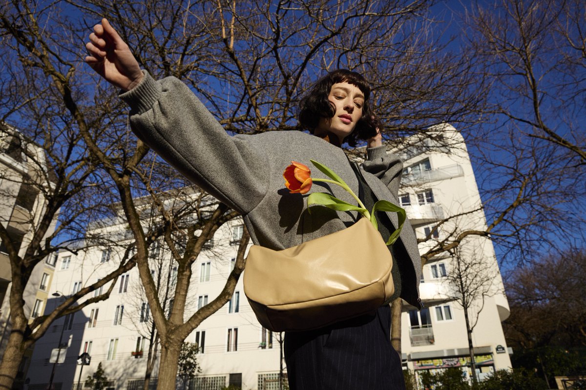 MANOAinter's tweet image. New Arrivals🧋JACK GOMME

ジャック・ゴムの人気No.1ショルダーバッグが、レザーで新登場！レザーとは思えないくらい、軽くて薄しなやかな素材感に驚きます🫢ストレスフリーに持ち歩けて、上質感ある佇まいは、いつものカジュアルをグンと格上げしてくれそう。
ラテ、黒¥58300