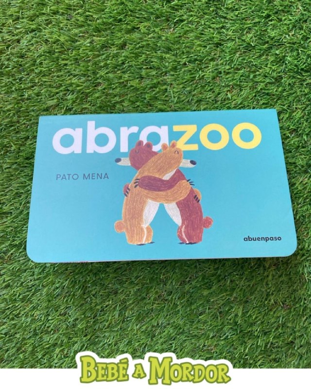 aidatkd's tweet image. Desde @bebeamordor  os presentamos un libro que se siente tal como se llama: como un abrazo. Y es que este Abrazoo, de @DonPatoMena  publicado por @A_buen_paso nos ha parecido tan tierno que no podemos dejar de recomendarlo.
Si queréis saber más, ➡ instagram.com/p/DQ_ezFJit9O/…