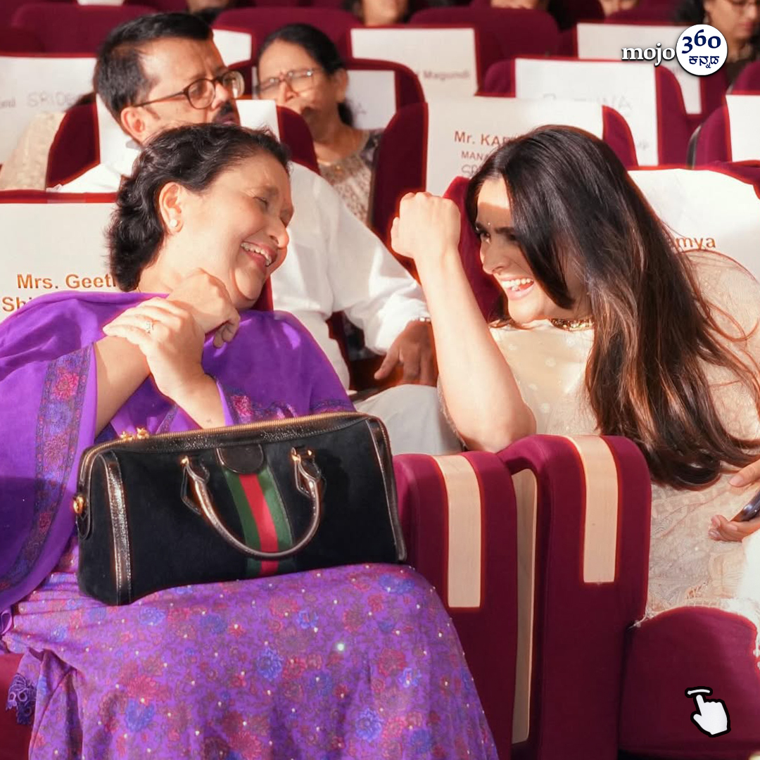 mojo360Kannada's tweet image. ಶಿವಣ್ಣ-ಗೀತಾ ದಂಪತಿ ಜತೆ ದುಬೈ ಪ್ರವಾಸದ ಫೋಟೋ ಶೇರ್‌ ಮಾಡಿದ Ramya | Kannadamojo360

#Ramya #ShivaRajkumar #GeethaShivaRajkumar #Shivanna #DubaiTrip #kannadamojo360
#maadhyama_aneka #prfluence #anekaaudio #anekaplus #kannadafilm #kfi #kannadacinema #gandhinagara #sandalwood #chandanavana