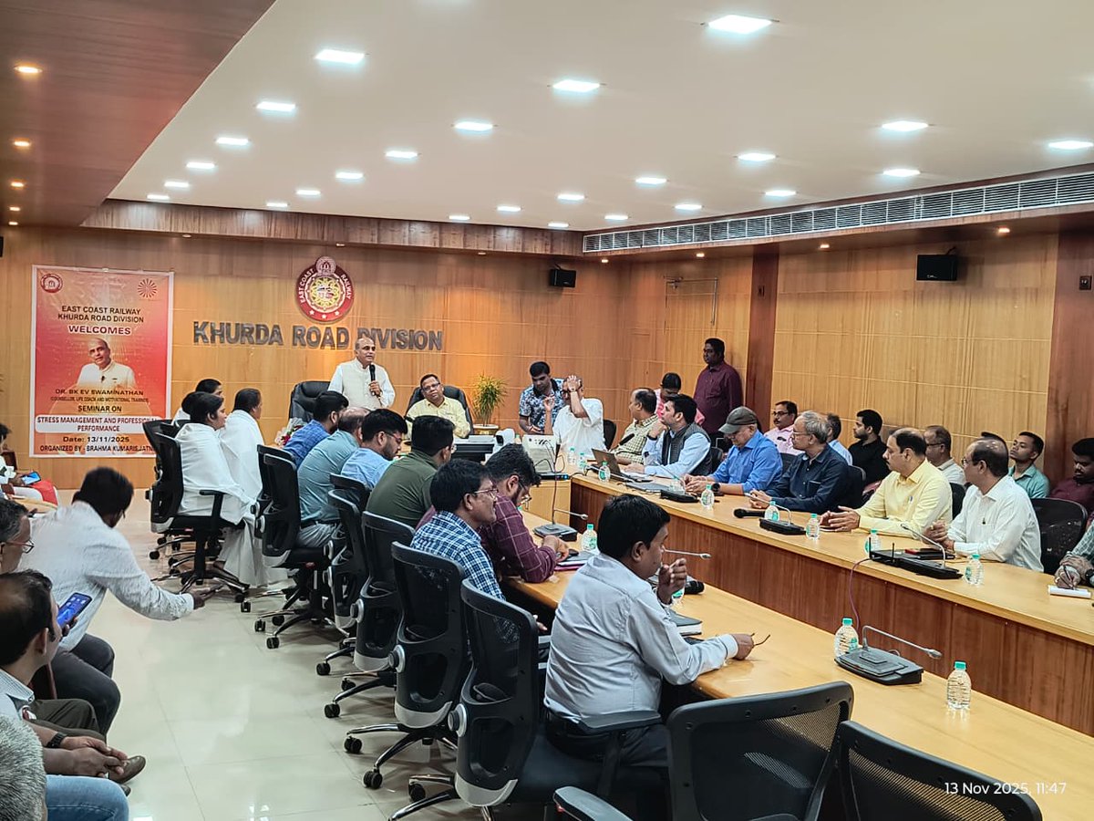 DRMKhurdaRoad's tweet image. Khurda Road Division of ECoR organized a Safety Seminar on “Stress Management &amp;amp; Professional Performance” for Officers &amp;amp; Staff.

Focus: Mind Management for Safe &amp;amp; Efficient Working

Eminent speaker Dr. E.V. Swaminathan addressed on “Speed, Safety &amp;amp; Spirituality.”

#SafetyFirst