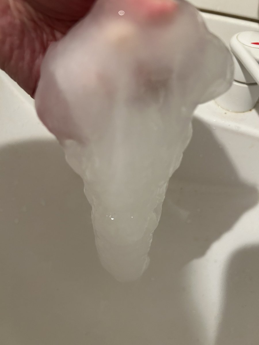 我が家の洗濯機から正体不明のゼリー状の生地みたいな物体が出てきたん