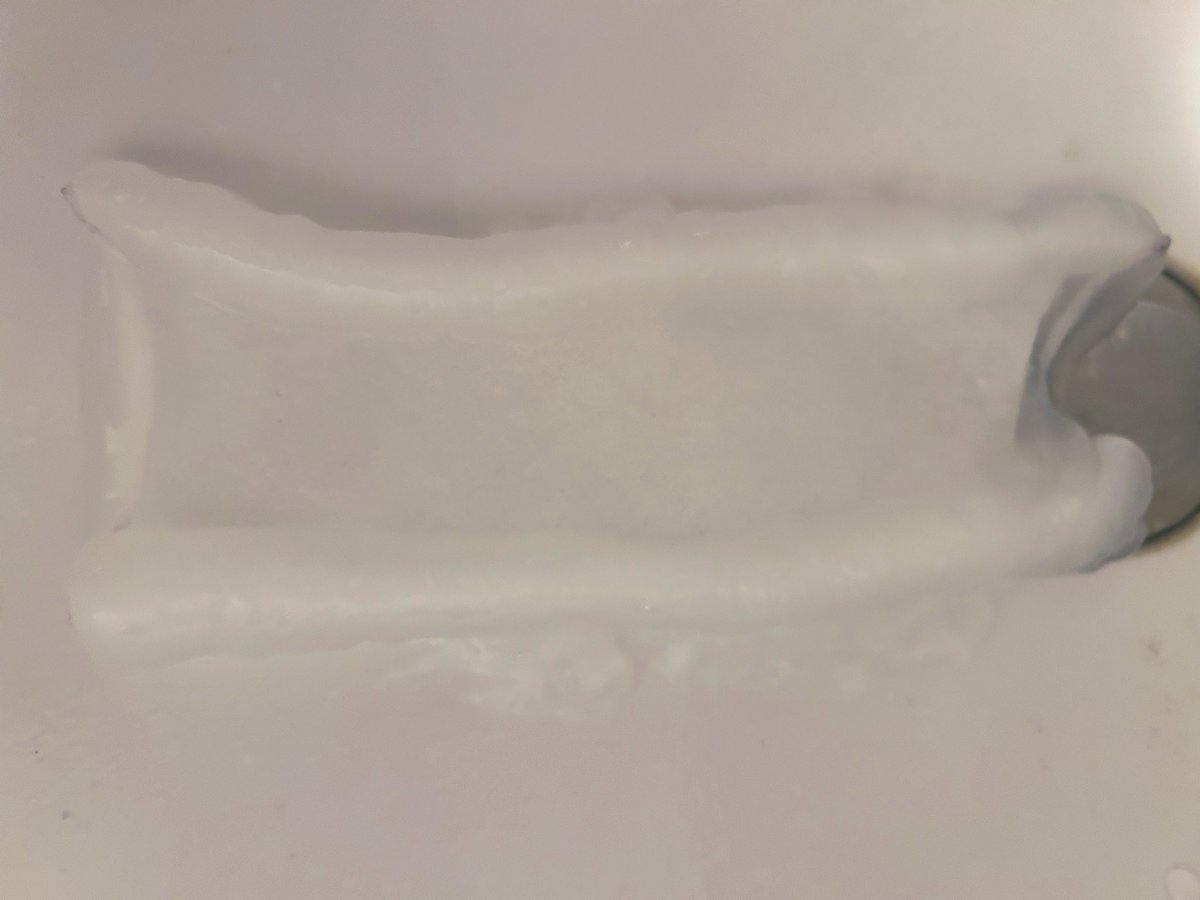 我が家の洗濯機から正体不明のゼリー状の生地みたいな物体が出てきたん