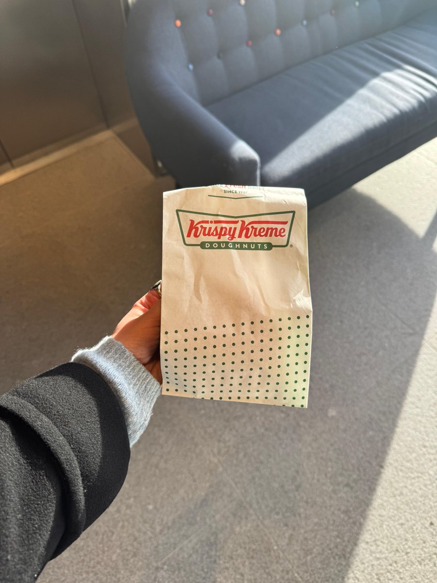 MoneySavingExp's tweet image. Pop into any Krispy Kreme store TODAY (Thursday 13 November) to grab a FREE glazed doughnut for World Kindness Day! 🍩

All you have to do is scan your Rewards ID in store via its free app – there&apos;s no purchase necessary.

We&apos;ve just got ours, share yours when you grab it! 😋 👇