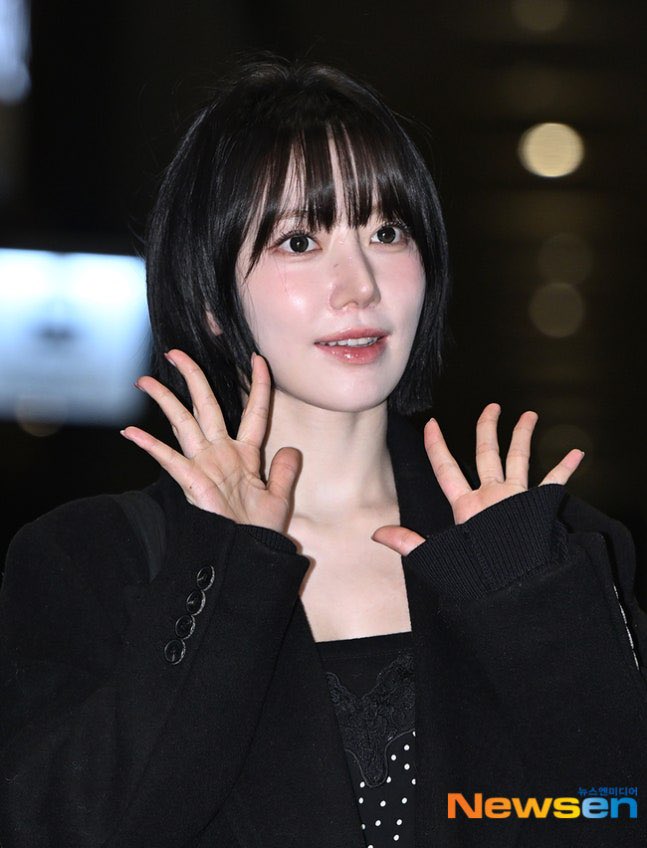 251113 | PHOTO 

#SAKURA at Gimpo International Airport Departure for Tokyo Dome concert

🔗: m.entertain.naver.com/home/article/4…
🔗: m.entertain.naver.com/home/article/6…

#사쿠라 #SAKURA #ックラ #宮脇咲良 #르세라핌 #LE_SSERAFIM