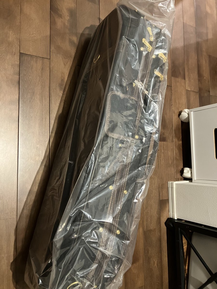 ContrabassIppe's tweet photo. コントラバスの白い弓ケースを注文したんですよ…某サイトで。
そしら、黒いヴァイオリンケースが届きました。さすが某サイト。 https://t.co/soLm8h9KJA