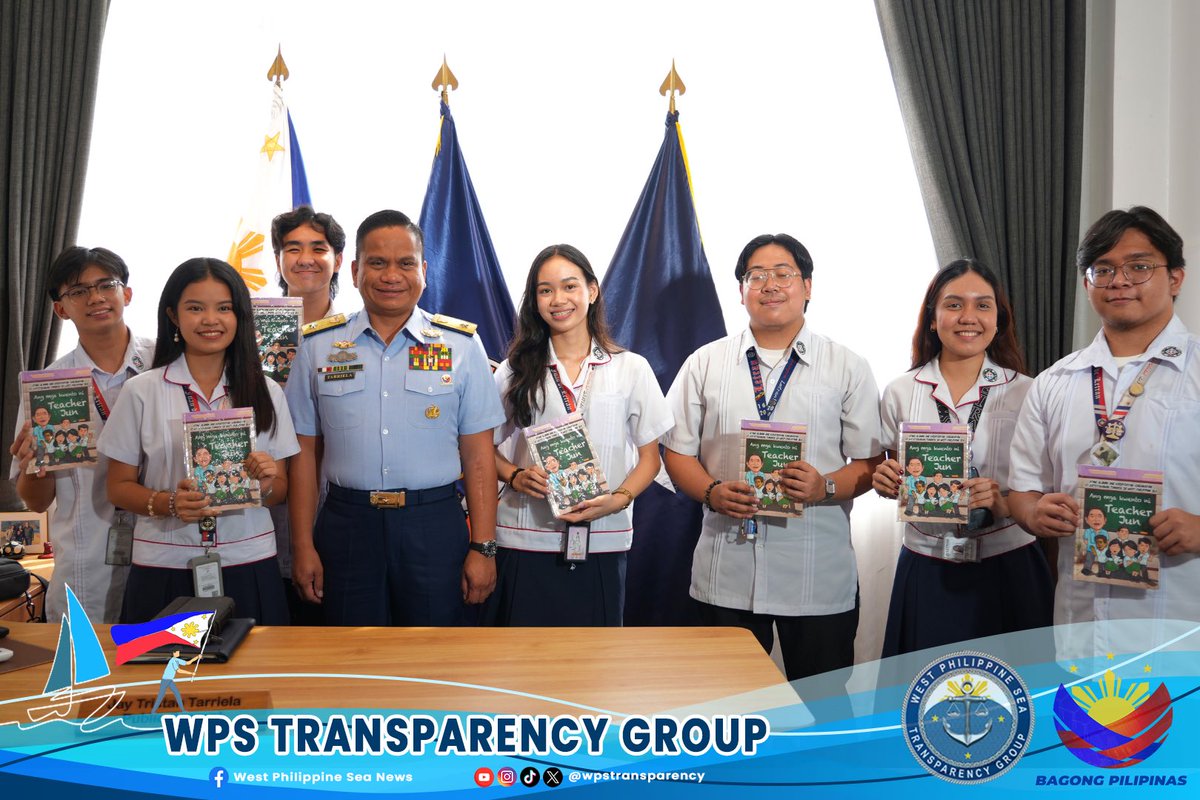 wpstransparency's tweet image. 𝐋𝐎𝐎𝐊: Students from 𝐂𝐨𝐥𝐞𝐠𝐢𝐨 𝐝𝐞 𝐒𝐚𝐧 𝐉𝐮𝐚𝐧 𝐝𝐞 𝐋𝐞𝐭𝐫𝐚𝐧 visited the office of 𝐂𝐨𝐦𝐦𝐨𝐝𝐨𝐫𝐞 𝐉𝐚𝐲 𝐓. 𝐓𝐚𝐫𝐫𝐢𝐞𝐥𝐚, PCG Spokesperson for the West Philippine Sea, as part of their Pre-Final Research Output for their course on Alternative Dispute…