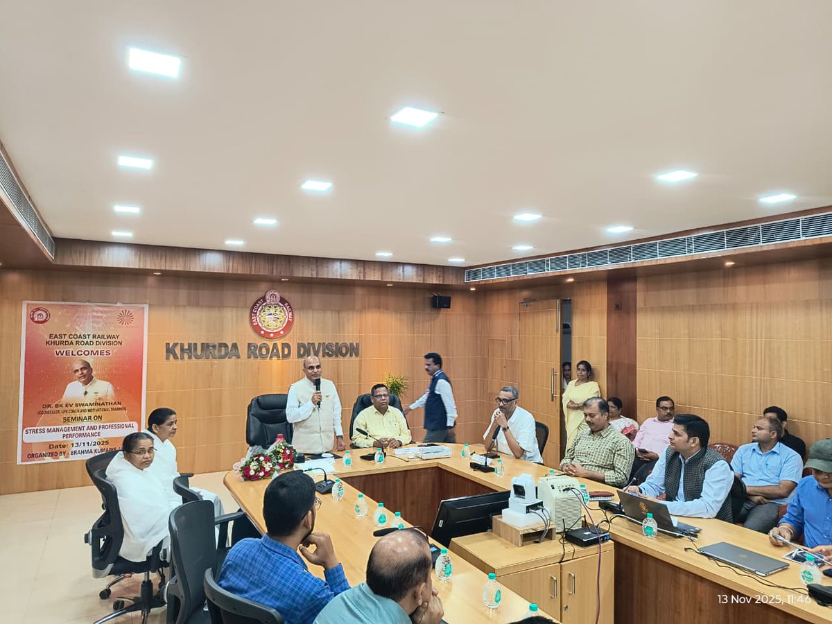 DRMKhurdaRoad's tweet image. “Our Behaviour is our Safety.”

Dr. E.V. Swaminathan emphasized mindfulness, emotional balance &amp;amp; self-awareness as keys to safe working during a Safety Seminar at Khurda Road Division.

#MindManagement #UpdateKhurdaRoad @RailMinIndia @EastCoastRail