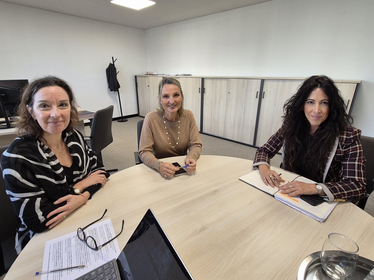 ¿Por qué un límite de 8h de #formación al día si en España es legal el #pluriempleo y es voluntad de un trabajador o un #desocupado el formarse?
Agradezco la disponibilidad  de la Consellera @CatalinaCabrerGonzález y la Directora General del @Soib  #MariaLujánOlivera
<a href="/goib/">Govern de les Illes Balears</a>