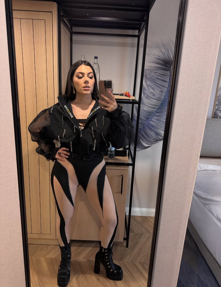 AlaibiyeNaomi's tweet image. Just out here being effortlessly iconic… no big deal 😏✨ #FYP #Trending #StyleVibes #OOTD #Viral