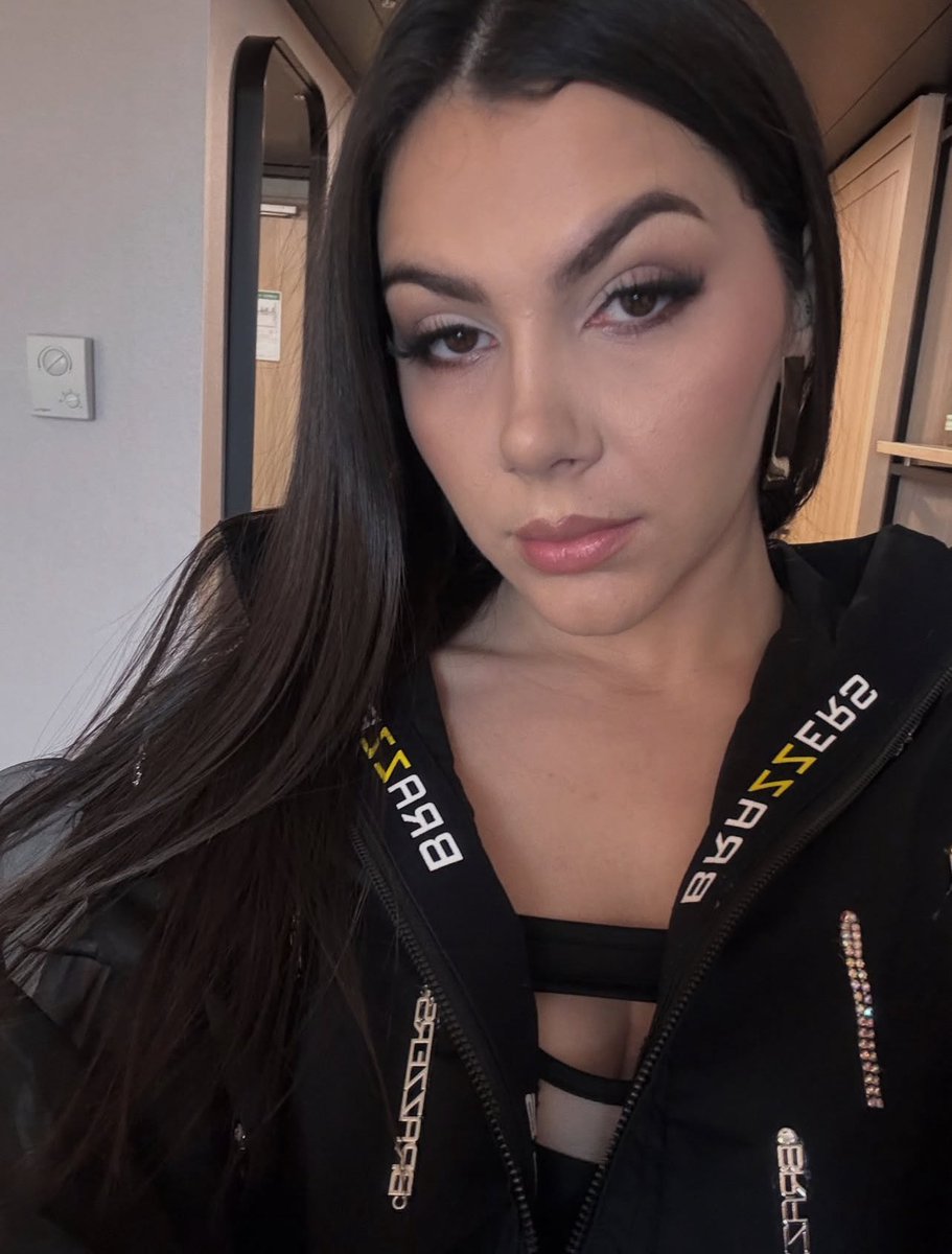 AlaibiyeNaomi's tweet image. Just out here being effortlessly iconic… no big deal 😏✨ #FYP #Trending #StyleVibes #OOTD #Viral