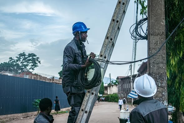 𝐃𝐞́𝐩𝐥𝐨𝐢𝐞𝐦𝐞𝐧𝐭, 𝐏𝐫𝐨𝐚𝐜𝐭𝐢𝐯𝐢𝐭𝐞́,𝐐𝐮𝐚𝐥𝐢𝐭𝐞́ 𝐝𝐞 𝐬𝐞𝐫𝐯𝐢𝐜𝐞.
Chez Matrix Télécoms, nous garantissons à nos clients des réseaux à haute disponibilité de 99,999%.