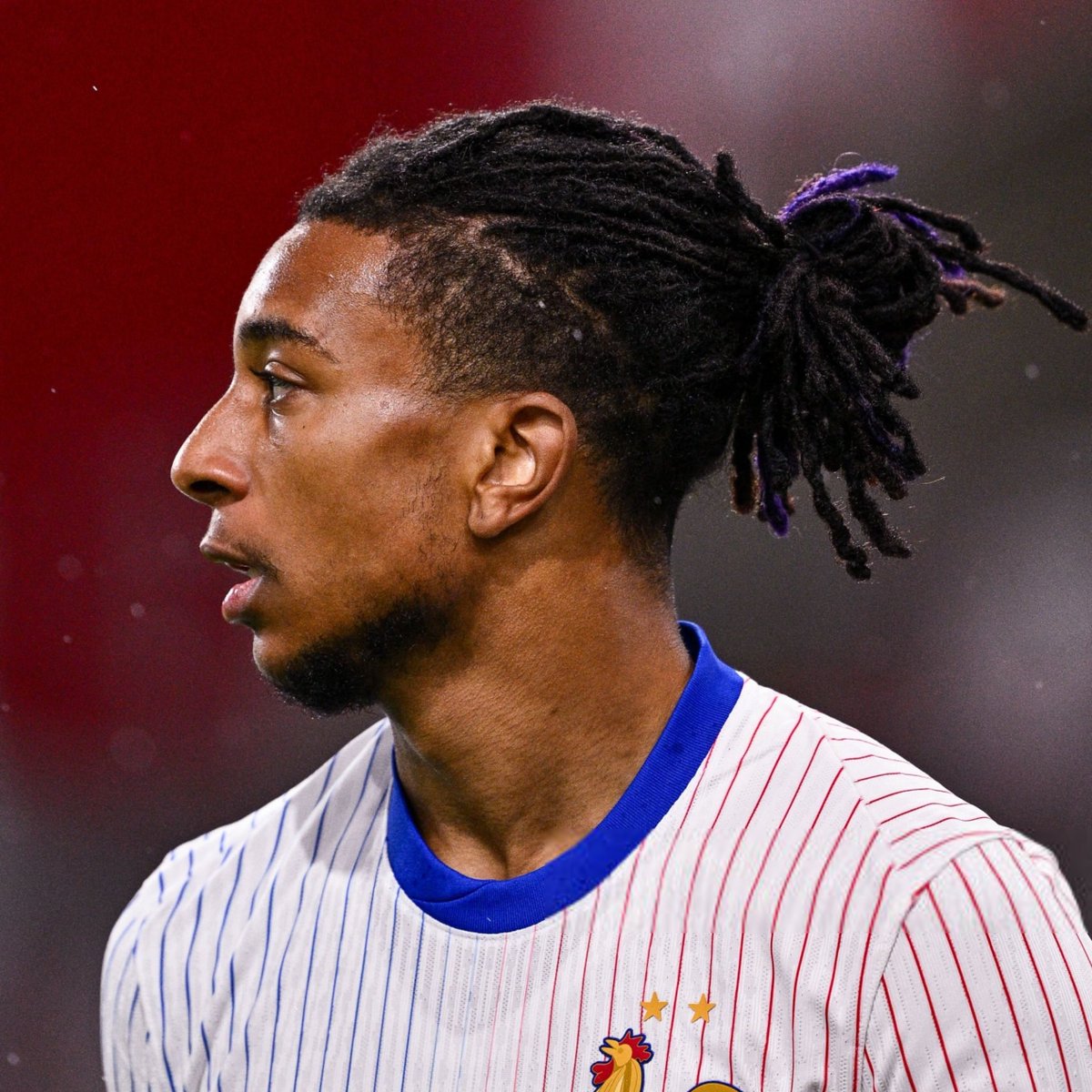 J'étais triste, puis je me suis souvenu que j'allais voir Cherki et Olise sur un même terrain de football ce soir.

Maintenant je suis heureux.