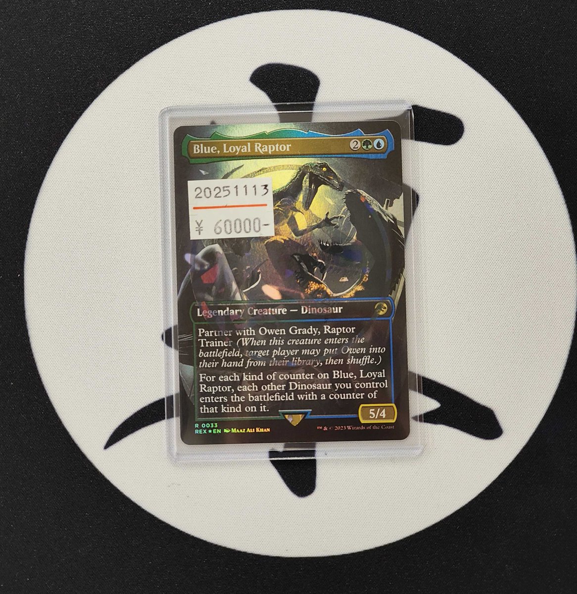 EN 【ロゴ入り版・Foil】《忠実なラプトル、ブルー》 新 発売