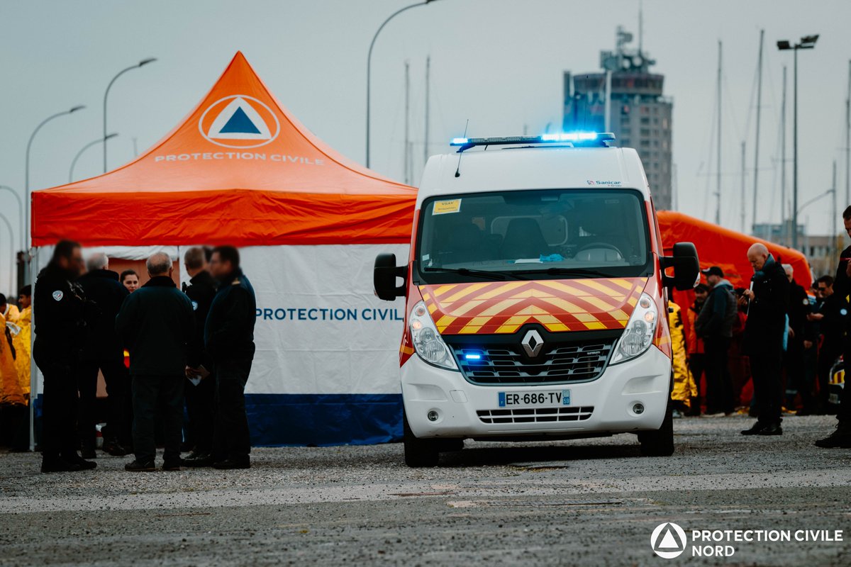 🤝 Solidarité en action à #DunkerqueLe 6 novembre, 93 personnes ont été secourues après un naufrage. Intervention réalisée dans le cadre du Plan d’Assistance aux Naufragés, aux côtés du <a href="/Sdis59/">Sapeurs-pompiers du Nord</a> , du SMUR, de <a href="/PoliceNat59/">Police Nationale 59</a>, de l’AFEJI et des services de l’État.
