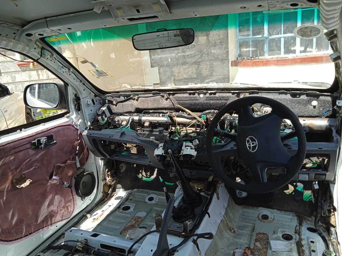 IntoDetailing_'s tweet image. 1/4
From rugged to refined: how we transformed a Toyota Hilux Double Cabin interior, one detail at a time 👇🏽.The workhorse got a boardroom makeover. 💼✨
Dashboard &amp;amp; door panels: deep-cleaned to showroom standards. 📲 0725663274 / 0115845392 @alexmwanzo @Kevoh_254 #detailing