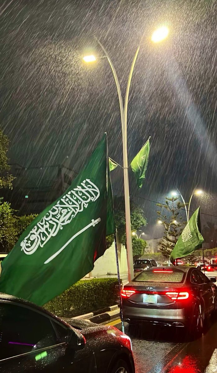 الحمدلله إننا سعوديون ، وتحت ظل آل سعود🇸🇦