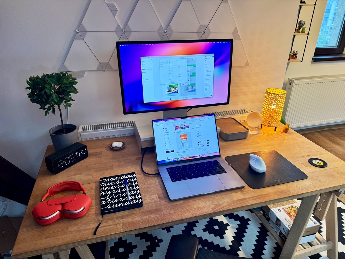 Just cleaned my desk. Let's see how long this actually lasts.