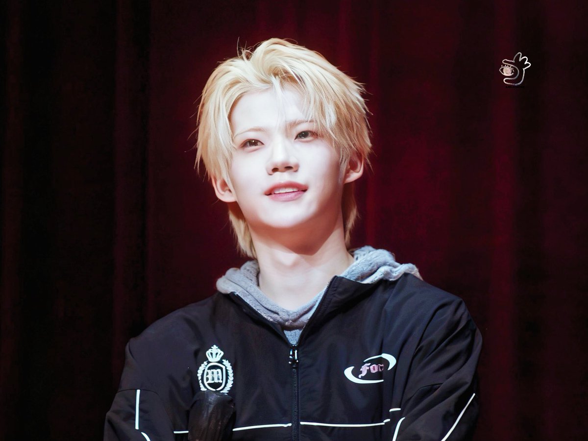 AppleonFire tweet media