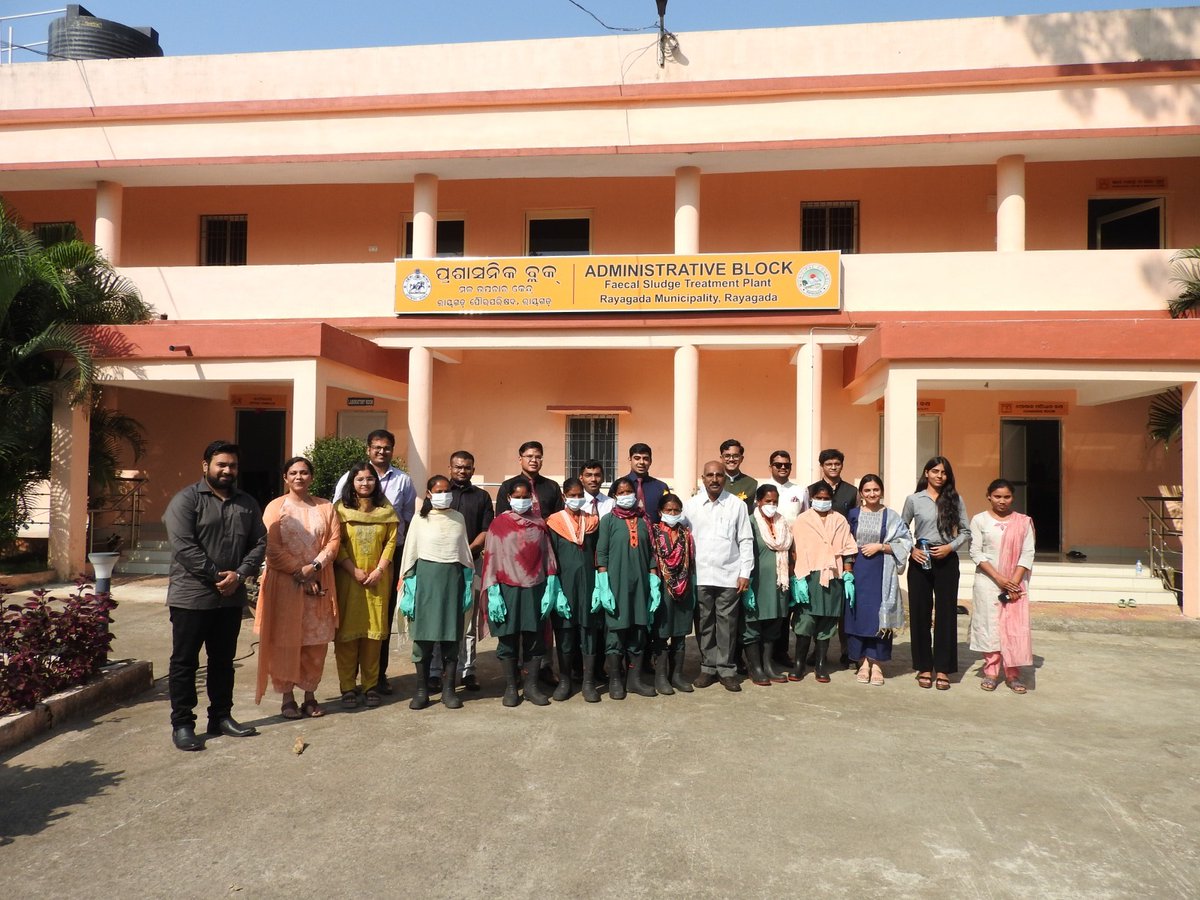 PmuDudaRayagada's tweet photo. Today a group of 12 IAS/IPS/IFS Officers from LBSNAA Uttarakhand visited Rayagada municipality and discussed on the urban development schemes and programmes. The team visited SUH centre, Wealth centre, Aahaar kendra and FSTP. https://t.co/bxhi9vq9tz