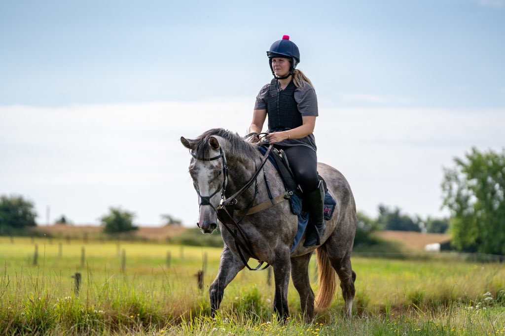 FOBRacing's tweet image. Loads of runners @MarketRasenRace today; 

Is This For Real 
White Riot (pictured) 
Donttellyamumjack
Times A Wastin 
Heart Over Head 
Queen Of Steel