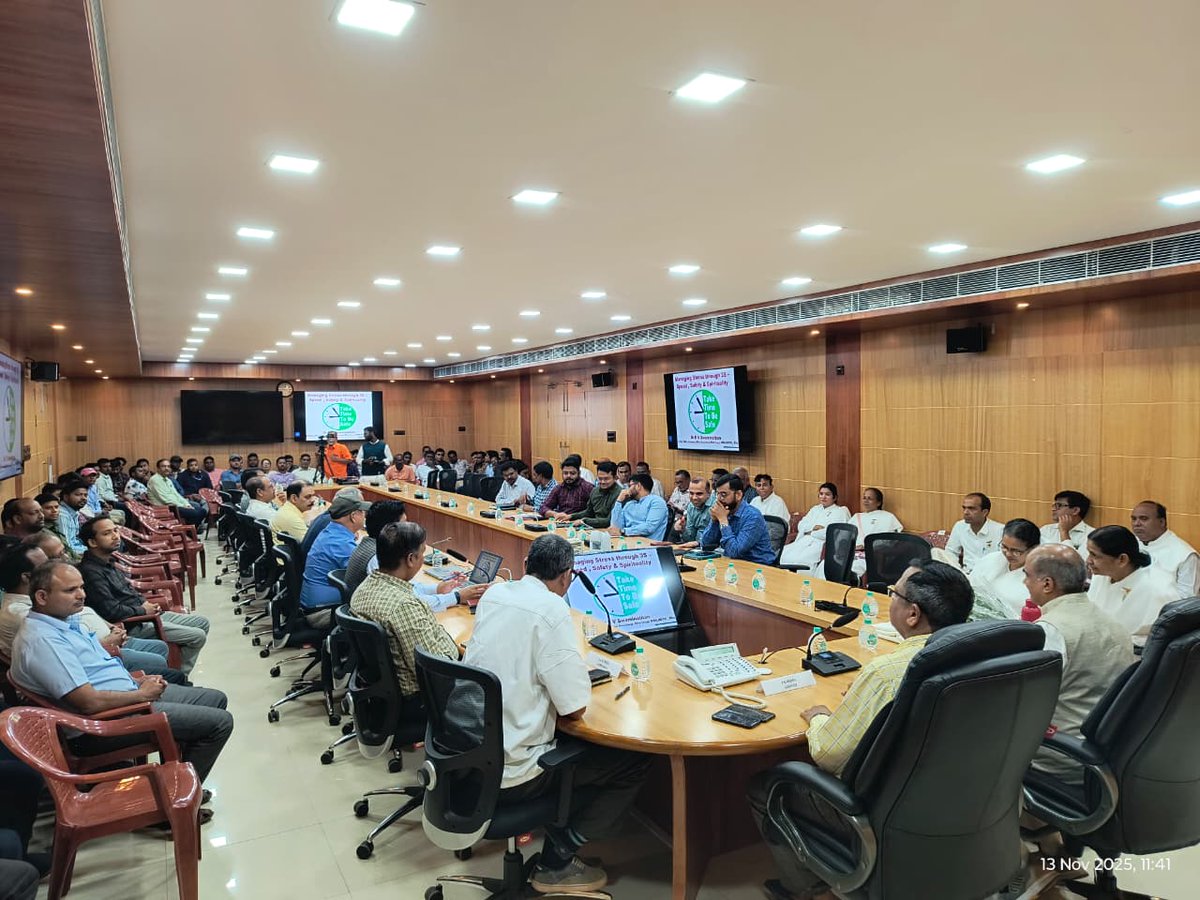 DRMKhurdaRoad's tweet image. “Mind your Mind, because Mind matters.”

Staff of Khurda Rd Divn attended Safety Seminar on Stress Management &amp;amp; Professional Performance aimed at achieving “Zero Accidents through Mindful Working.”

#SafetyFirst #SafetyAwareness #WellbeingAtWork #StressManagement #MindManagement